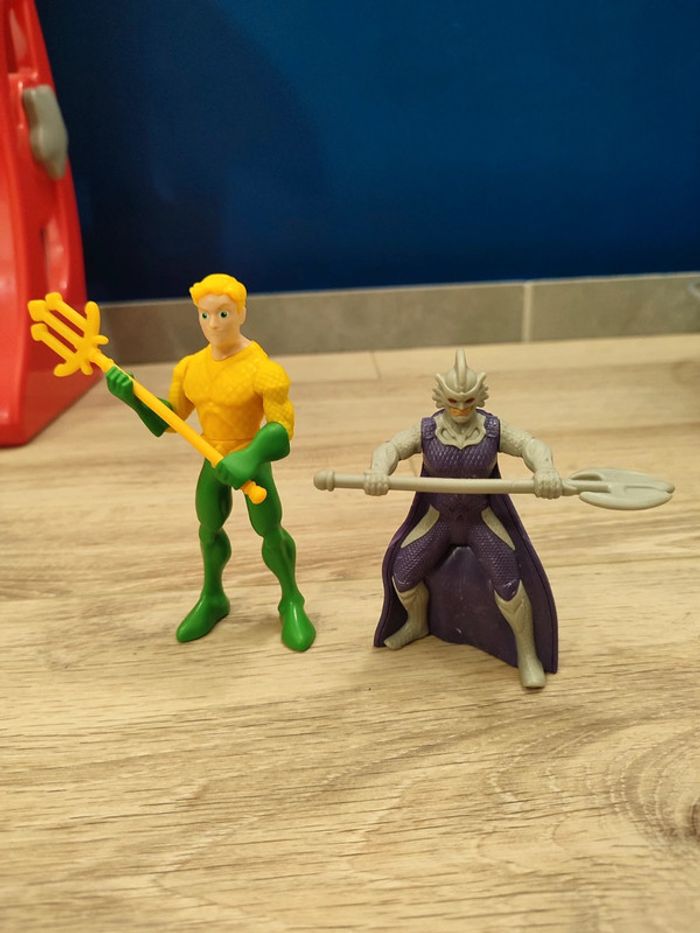 Lot de 2 figurines aquaman