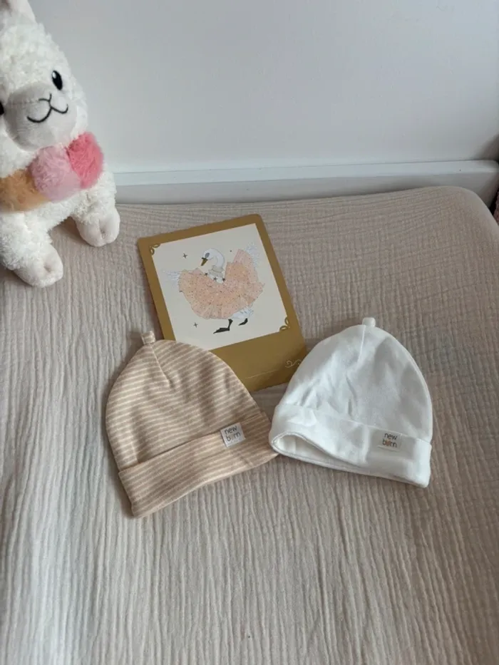 Lot deux bonnets nouveau né neufs - photo numéro 2