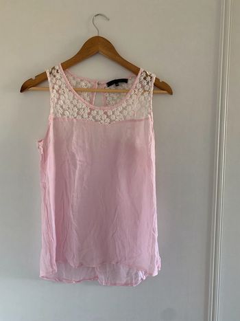 Blouse rose et blanche à broderie