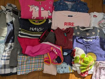 Gros lot vêtements fille bébé 2/3 ans 24/36 mois robes pulls gilets tee-shirt
