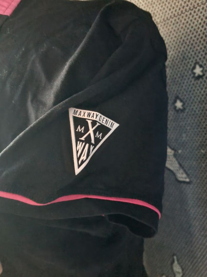 Polo noir et fuchsia taille M - photo numéro 4