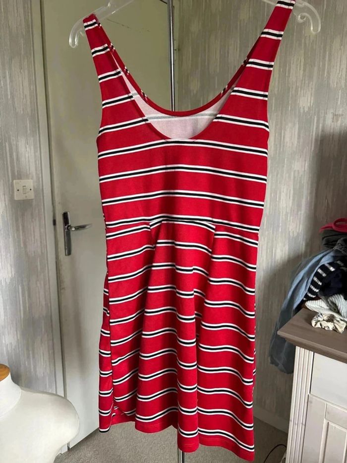 Robe très courte taille 38 marque h&m - photo numéro 2