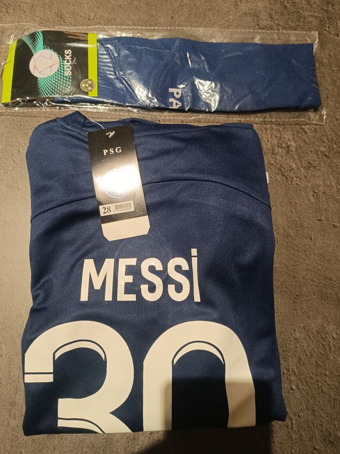 Tenue foot Léo Messi PSG Paris Saint-Germain bleu. T.28 - photo numéro 2