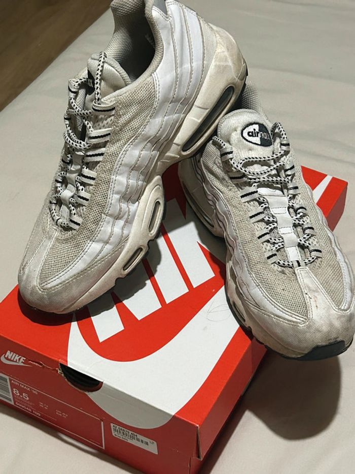 603 – Air max 95 blanches et noires