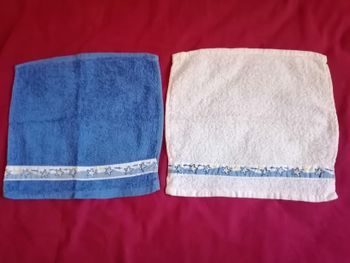 lot de 2 essuie main Damart 30 x 30 cm