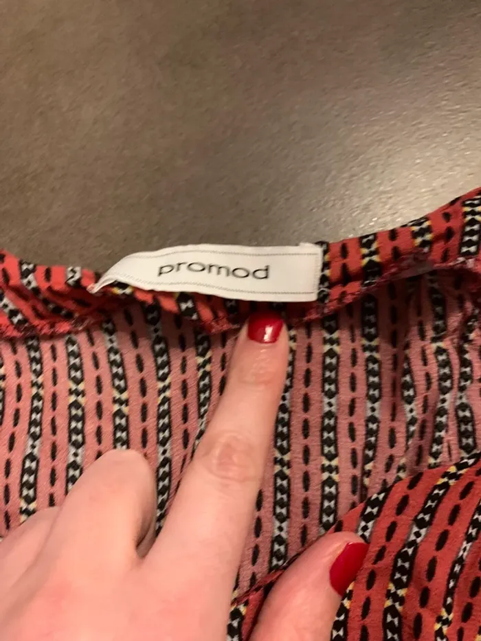 Blouse rouge à motifs - photo numéro 3
