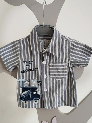Chemise manches courtes grise à rayures blanches taille 3 mois