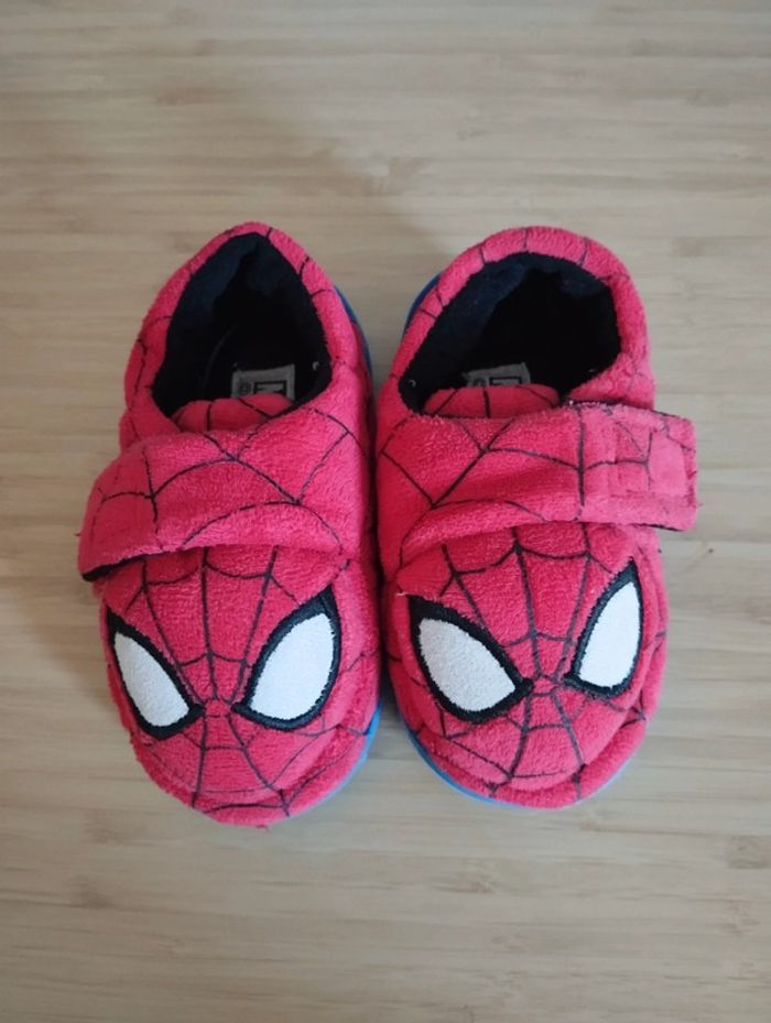 chausson spiderman marvel pointure 21/22 - photo numéro 2