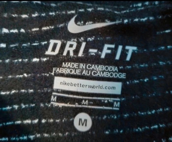 Legging court de sport Nike taille M - photo numéro 4