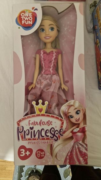 Poupeee neuve princesse 49cm