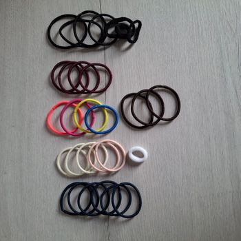Lot de 30 élastiques à cheveux – couleurs et tailles variées – propres et lavés