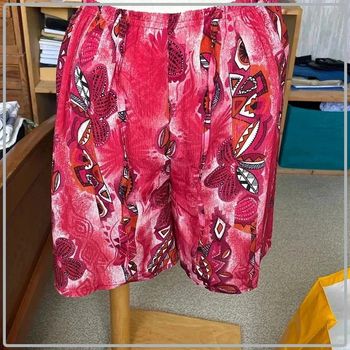 Short colorée taille 1(36) marque Dina