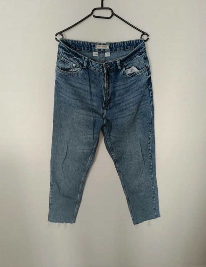 Lot de 2 jeans 1 jean Pimkie taille 40 ,bas effiloché 
1 jean blanc de chez Primark taille 40 

Les 2 sont taille haute - photo numéro 2