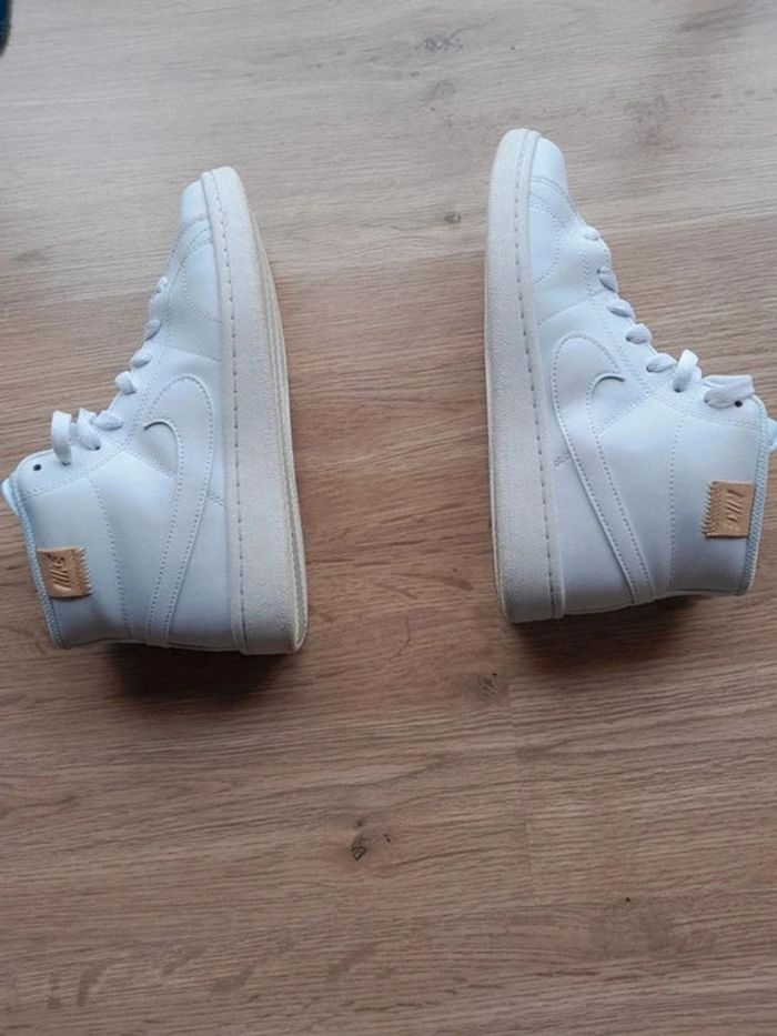 Baskets Femme Nike Court taille 39 - photo numéro 2