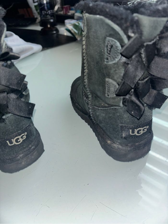 Bottines Ugg fourrées T 26 - photo numéro 3