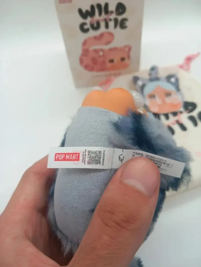 Crybaby Wild but Cutie Series Vinyl Plush Pendant Denim Cutie - photo numéro 5