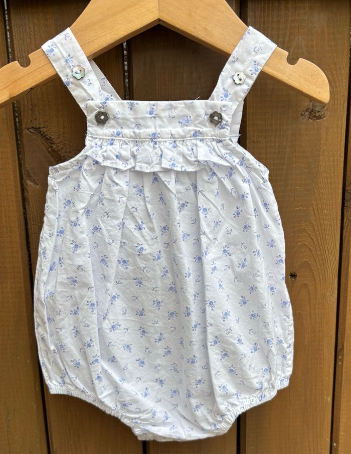 Barboteuse blanche a fleurs bleues Jacadi 01 mois