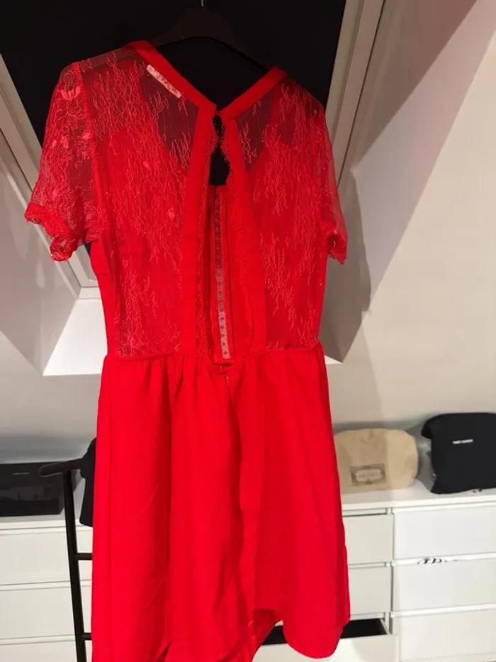 Robe rouge dos ouvert - photo numéro 4