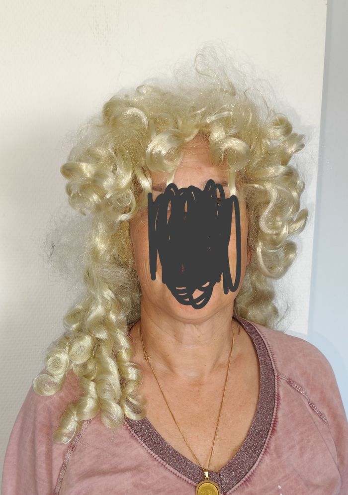 Perruque blonde boucles anglaise déguisement comtesse duchesse marie Antoinette Nelly Olson - photo numéro 7