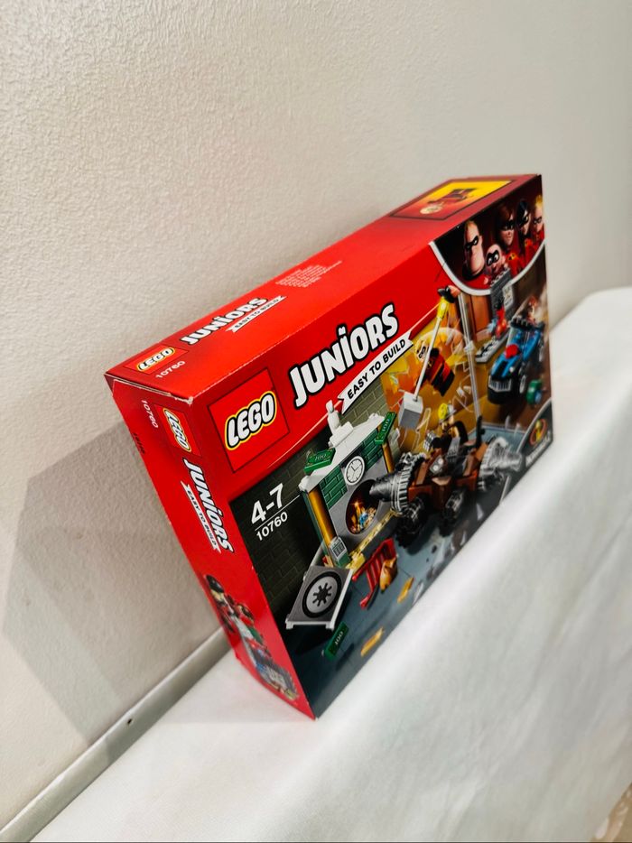 Lego juniors easy to build Incredibles Le braquage d’une banque du démolisseur 4/7 ans 10760 - photo numéro 2