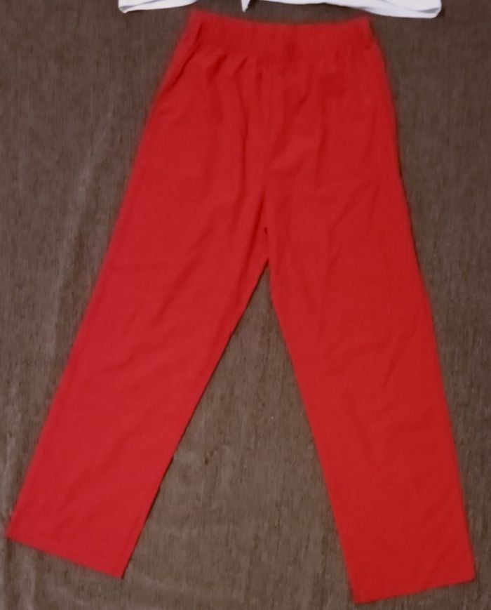 Ensemble tee shirt  Zara hello Kitty pantalon léger sans marque - photo numéro 5