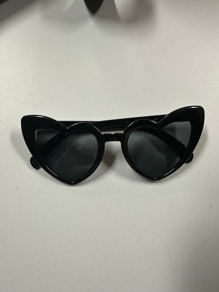Lunette rétro en forme de cœur noire