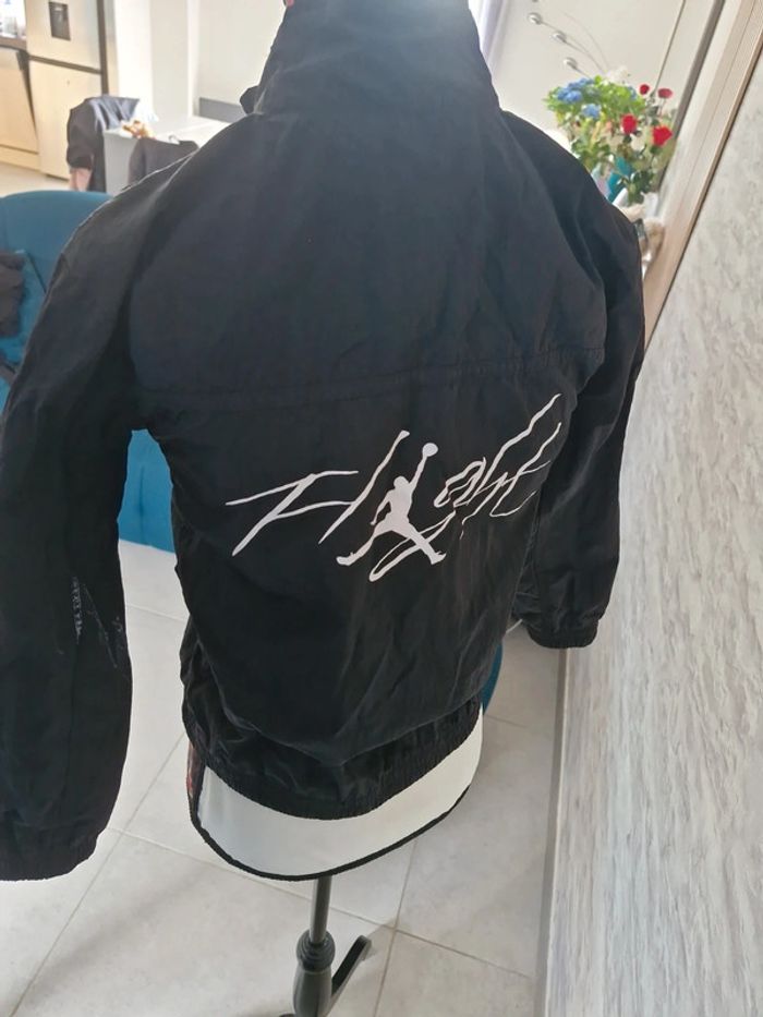 Veste jordan S enfant soit 8/10 ans - photo numéro 2