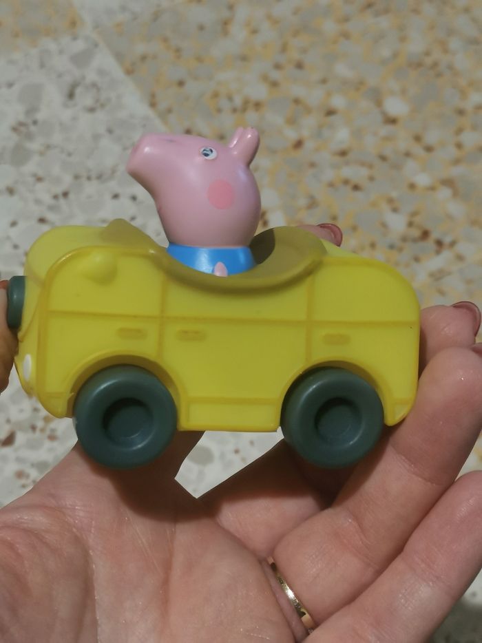 Voiture Georges peppa pig - photo numéro 3