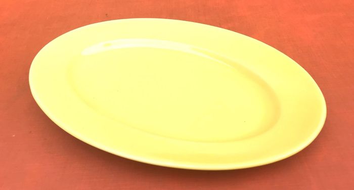 Années 1950 Plat de service de forme ovale Céramique émaillée jaune - photo numéro 2