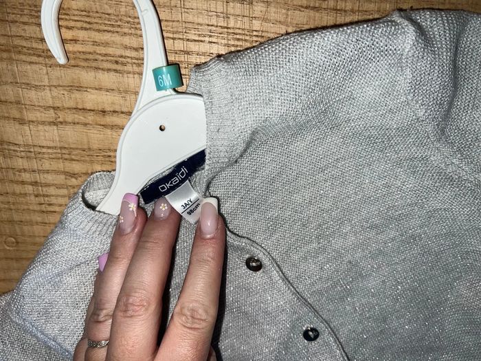 Gilet okaidi 3 ans gris à paillettes en excellent état fille - photo numéro 2