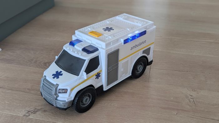 Ambulance grand véhicule jouet