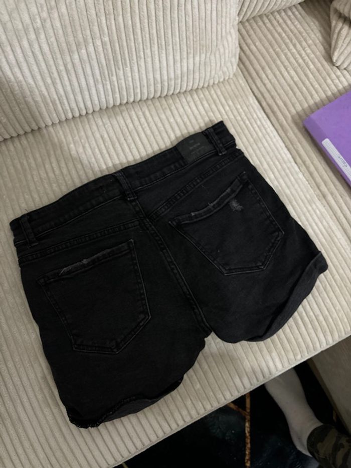 Short à troue - photo numéro 2