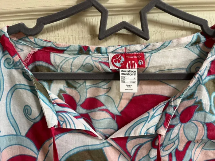 Charmante Blouse avec ses volutes fleuries  T 42 - TBE voile de coton - photo numéro 7