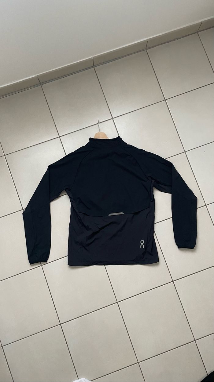 Veste de sport On Running noire 🏃♂️ - photo numéro 2