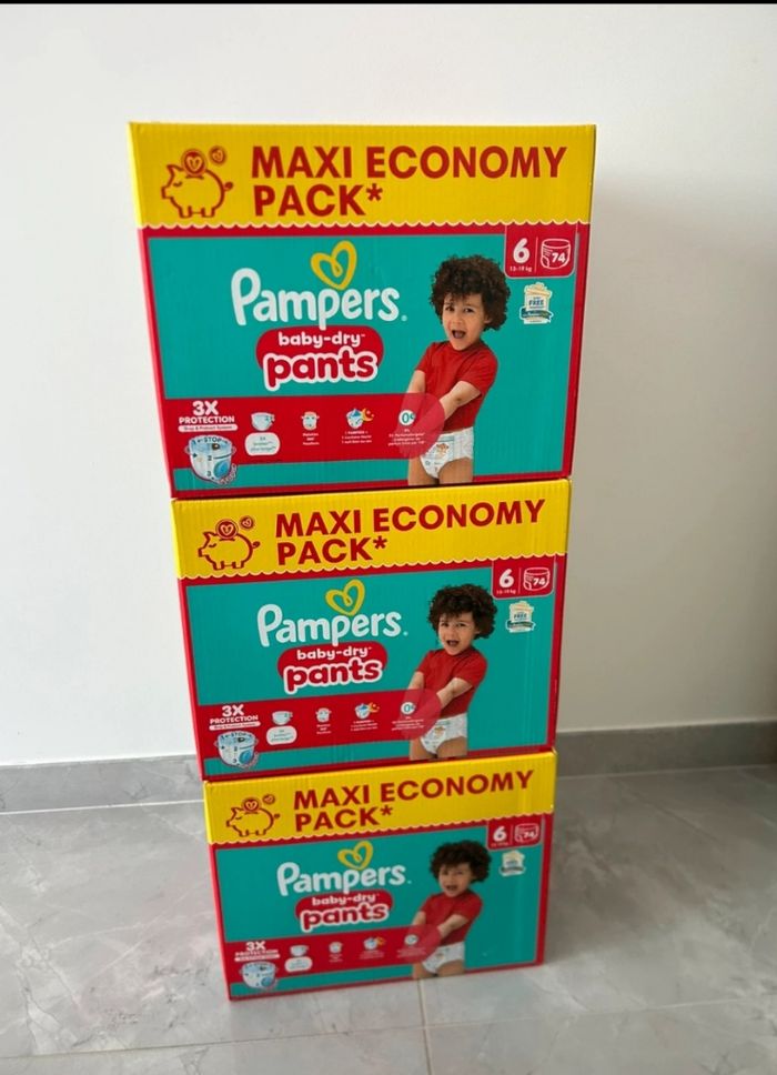 222 Couches Pampers taille 6 pants lot de 3 cartons neufs