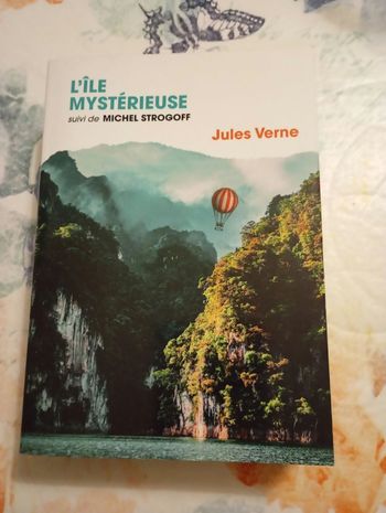 L'île mystérieuse de Jules Verne suivi de Michel Strogoff