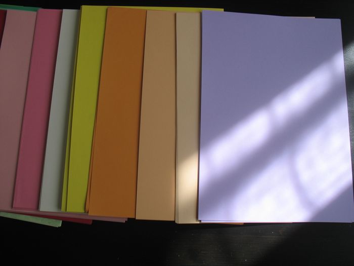 LOT DE 221 FEUILLES A4 - DIVERSES COULEURS - 90 GR ET 120 GR n°32 - photo numéro 3