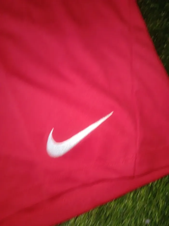 Short football Nike taille S rouge neuf - photo numéro 2