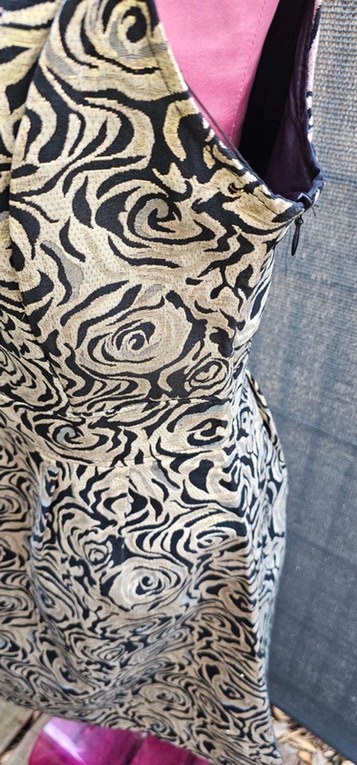 🪷robe noir et doré - photo numéro 3