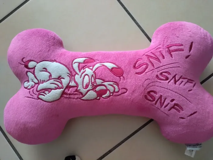 Lot peluche Idéfix et coussin  en forme d'os parc Astérix - photo numéro 6