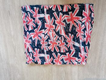 Châle motif étoile rouge