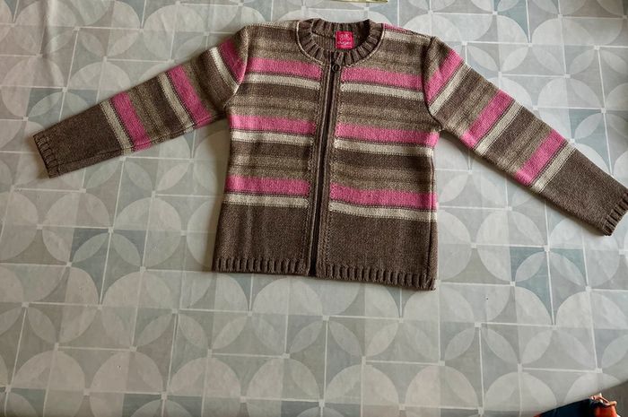 Gilet fille- 8 ans - Duger - en très bon état