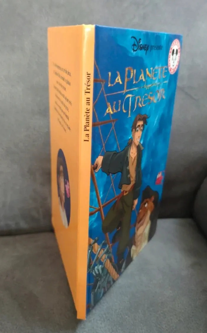 Disney présente la planète au trésor mickey club du livre - photo numéro 3
