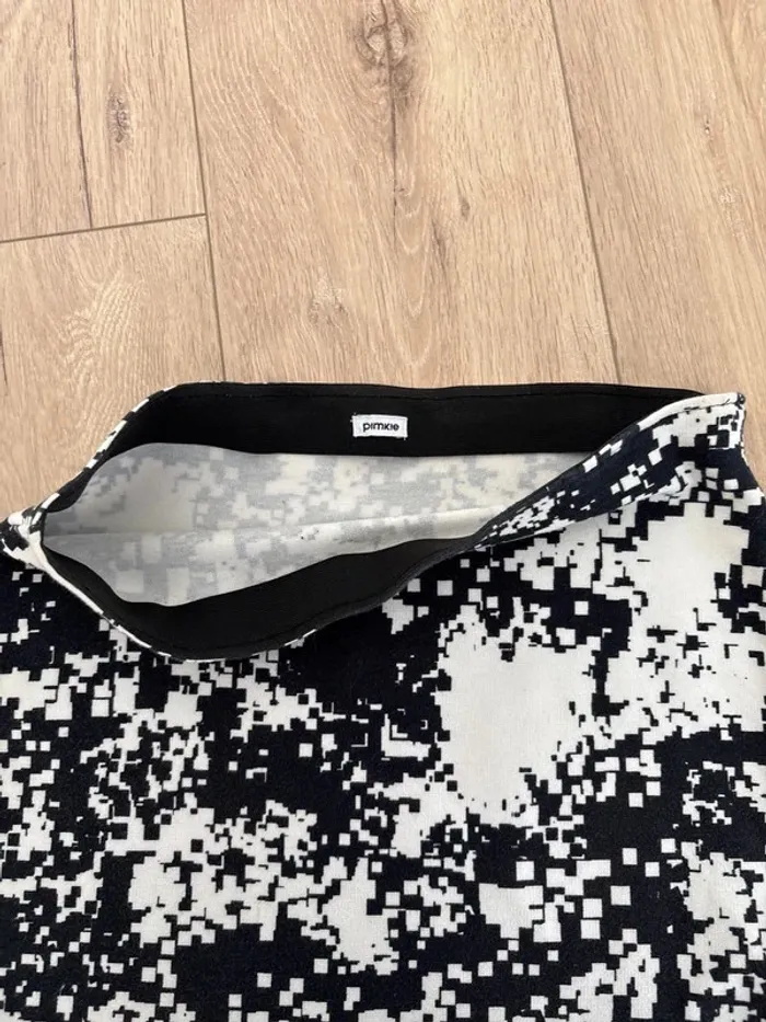 Jupe Pimkie taille M – Motif graphique pixel noir et blanc - photo numéro 2