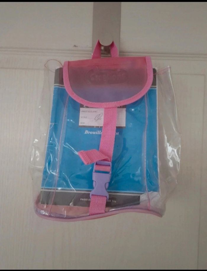 Petit sac à dos en plastique transparent et rose