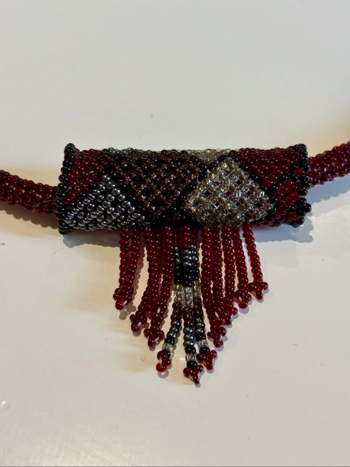 Collier ethnique en perles tissées bordeaux - photo numéro 3