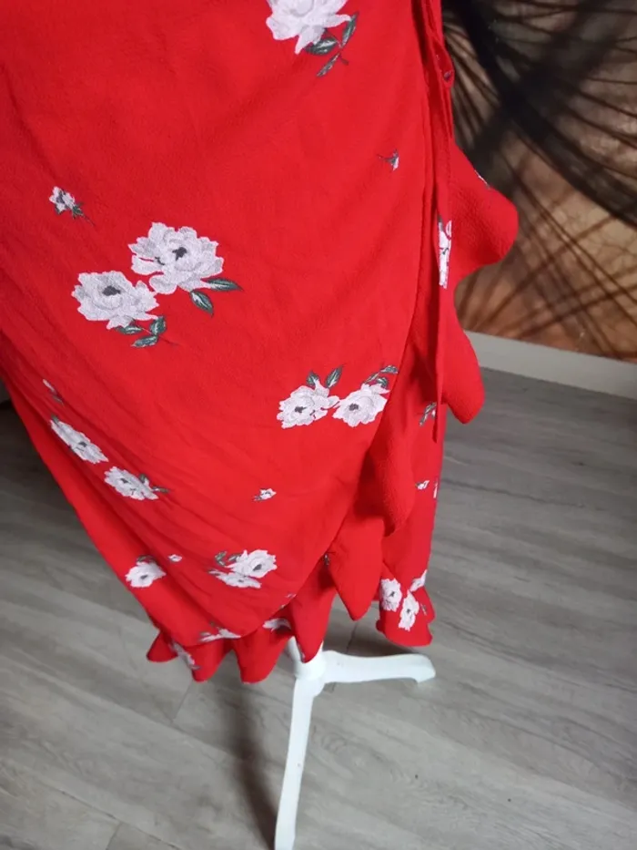Robe rouge à fleur - photo numéro 3