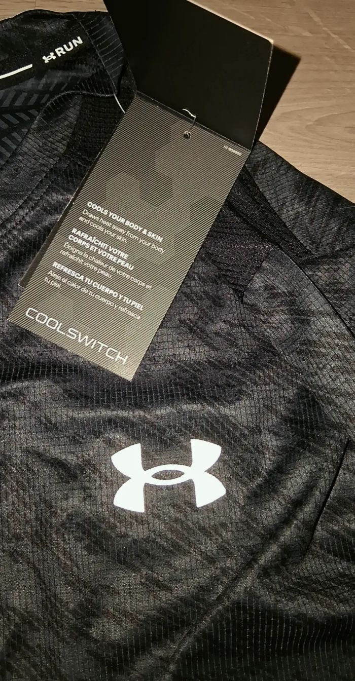 Haut under armour noir taille M - photo numéro 9