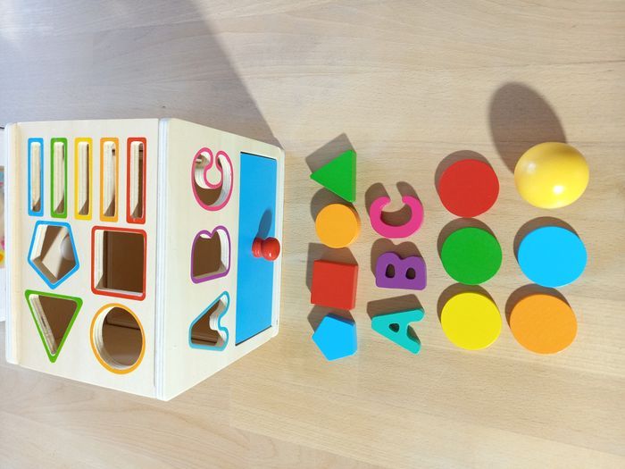 🧵 Cube d'éveil tri de formes - photo numéro 2