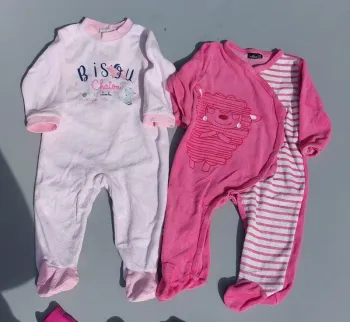 Lot 2 pyjamas grenouillères velours 9 mois